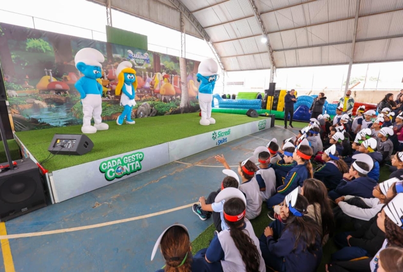 Sicredi e Smurfs levam educação para sustentabilidade a mais de 600 crianças em Avaré/SP
