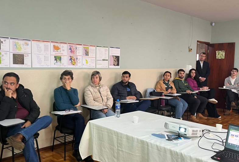 O evento foi realizado no CRAS Ubirajara Teixeira em Fartura
