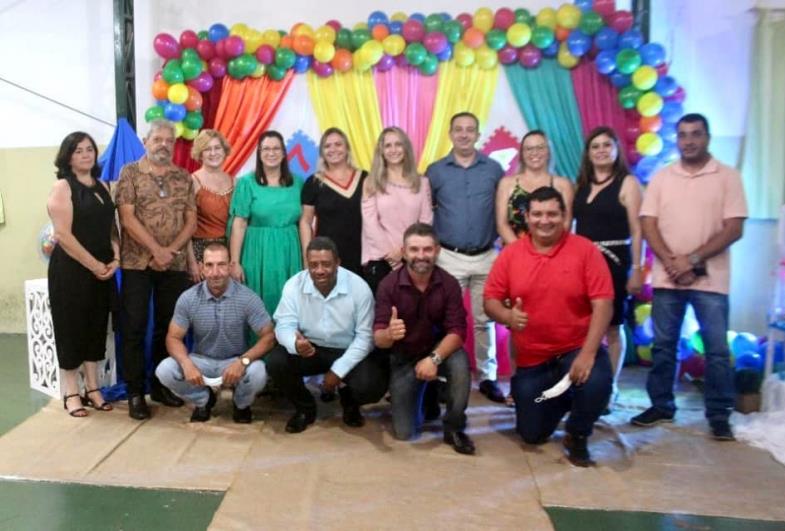 Formatura das crianças da Escola Fundamental Iracema Marcondes de Alcântara em Sarutaiá 