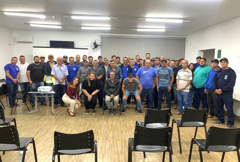 Motoristas de Itaporanga participam de curso do Sebrae-SP sobre atendimento com excelência