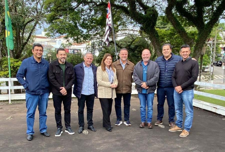 Prefeito de Taguaí participa de encontro regional para fortalecer parcerias entre municípios
