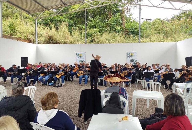 Participantes da orquestra regional de viola, de Fartura, Piraju, Taguaí e Timburi