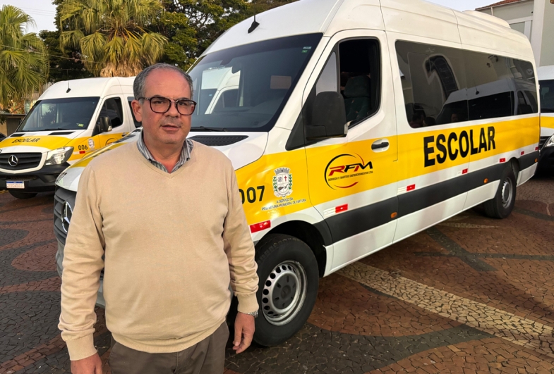 Prefeito Marcão do Haras realiza vistoria em novas vans do transporte escolar de Fartura