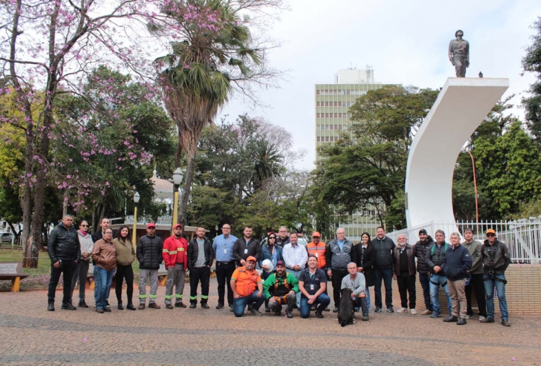 Governo Roberto Araujo inicia força-tarefa para remoção de fios irregulares em postes de Avaré