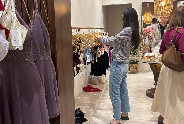 A loja mistura sofisticação e acolhimento