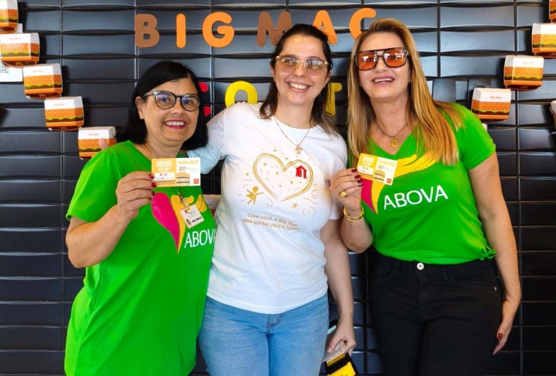 Néia, Mariana e presidente da Abova Beth Capecci