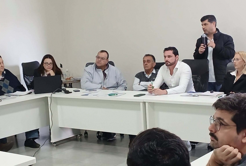 Amvapa debate projeto regional para tratamento  de resíduos sólidos em reunião realizada em Piraju