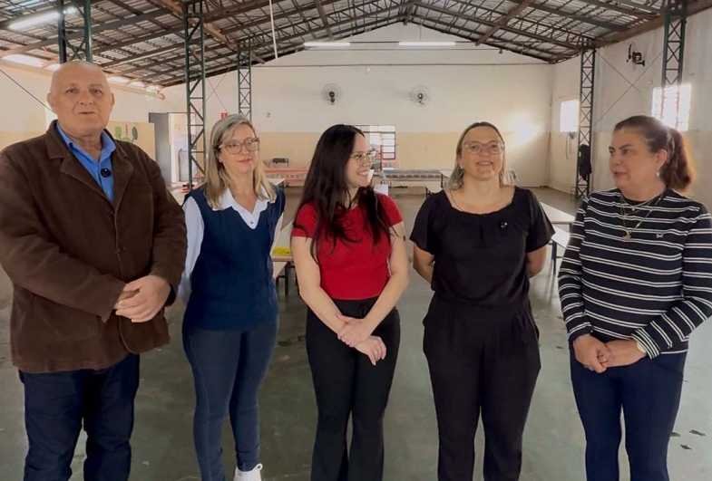 EMEF Iracema retorna às aulas com pátio renovado e pintura nova em Sarutaiá