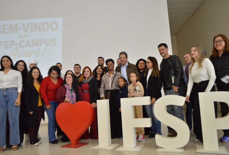 Haddad visita IFSP de Avaré e participa de lançamento de livro no Projeto Cordão