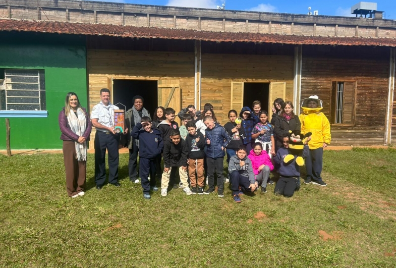 Alunos de escola municipal de Avaré participam de palestra alusiva ao Dia da Abelha