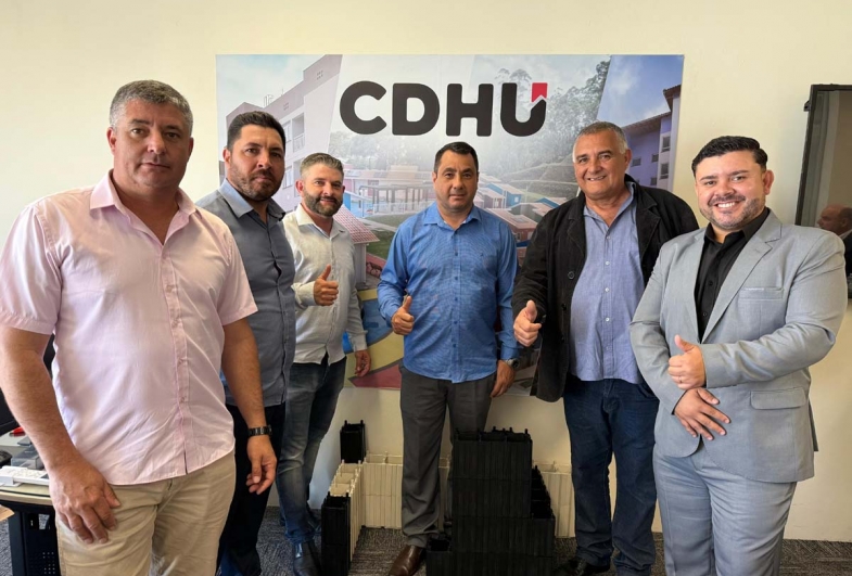 Comitiva sarutaiense que esteve em São Paulo: prefeito João da Tapera, vice Gango, presidente da Câmara Rodrigo Fuloni e vereadores Rodrigo Bongo, Paulinho Silva e Diego Nunes