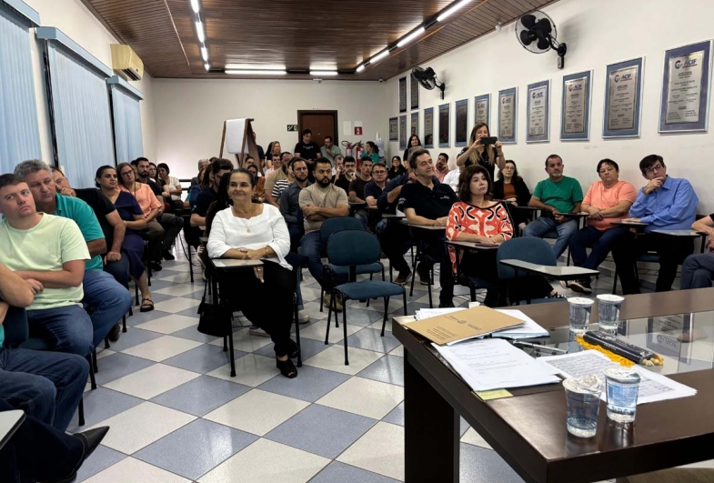 O encontro reuniu lideranças locais, representantes de entidades e profissionais interessados em conhecer mais sobre o  funcionamento da instituição, que atua em projetos sociais em nível mundial