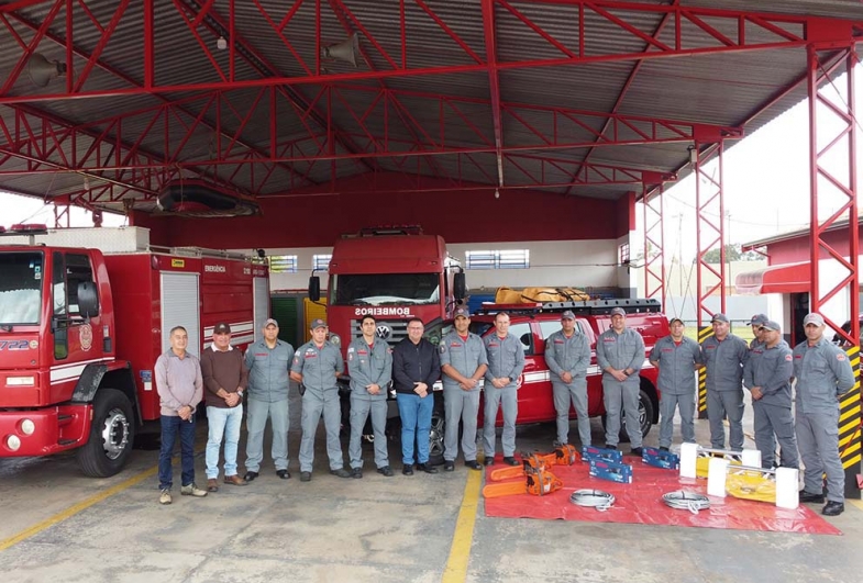 Prefeito Roberto Araujo de Avaré visita heróis do Corpo de Bombeiros e entrega novos equipamentos