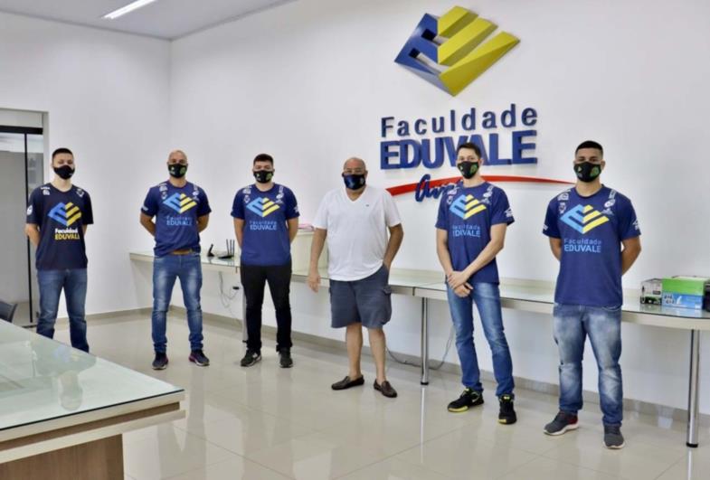 Eduvale concede apoio e bolsas de estudos para jogadores de basquete