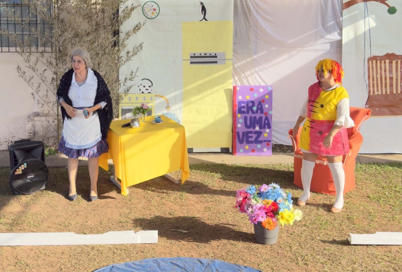 Dona Benta e Emília contam histórias em projeto social para crianças em Avaré