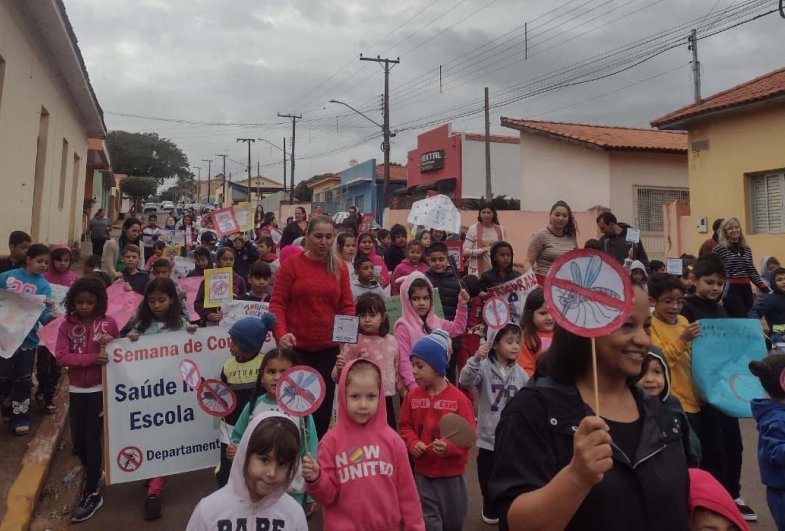 Setor de endemias e educação realizam palestra de conscientização sobre a dengue em Sarutaiá 
