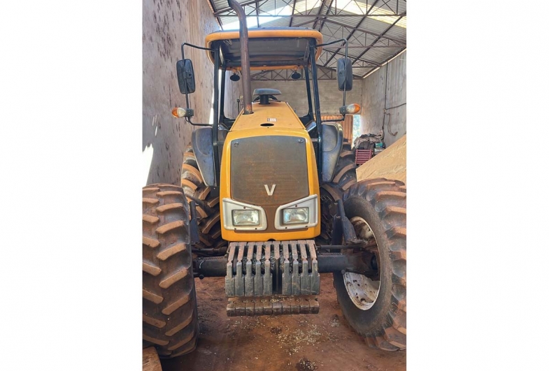 Polícia Civil recupera em Piraju trator furtado no município de Limeira