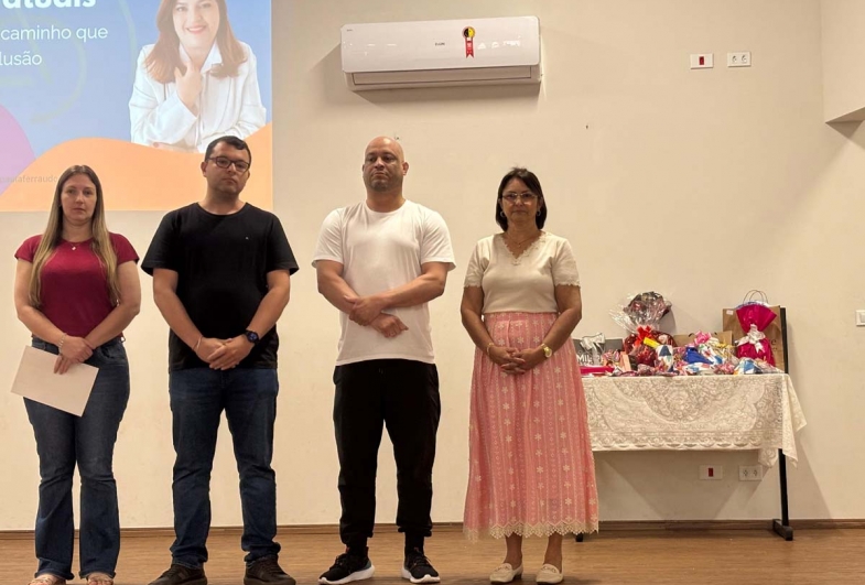 Presidente da Câmara de Taguaí, Regina Bergamo, chefe de gabinete, Victor Salles, presidente da Câmara de Fartura,  Bruno Guazelli e a  secretária de Educação, Renata Amaro