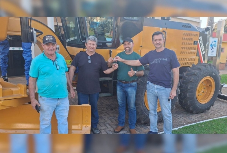 Prefeitura de Taguaí recebe patrol do Governo do Estado para fortalecer a manutenção das estradas rurais