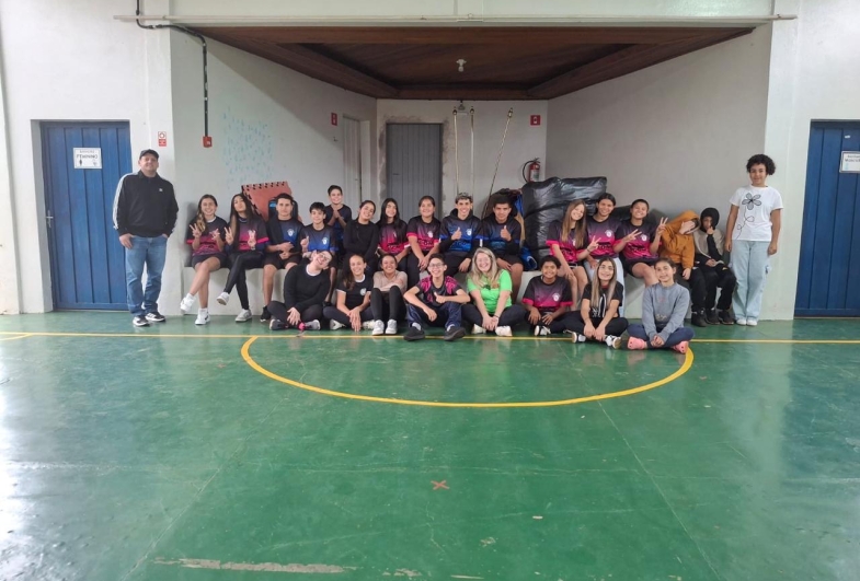 Alunos da Escola Dr. Edgardo Cardoso e Apae de Fartura participam de vôlei adaptado