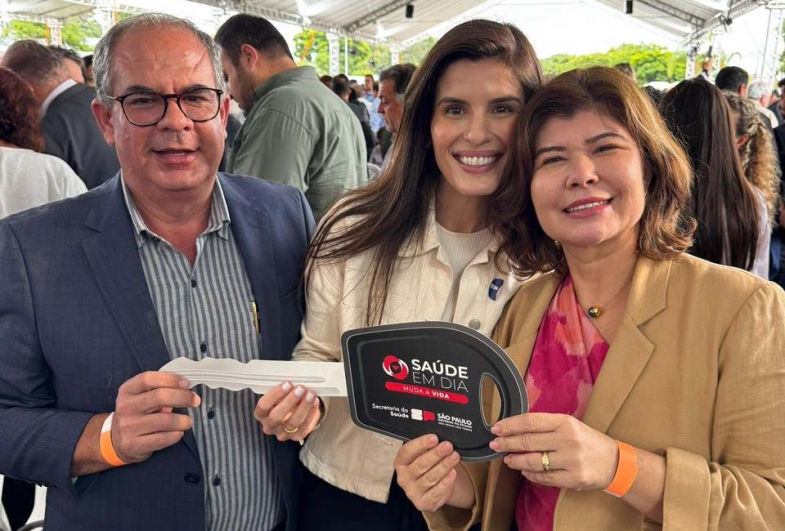 Prefeito de Fartura Luiz Marcos, deputada  Dani Alonso e primeira-dama Elisângela