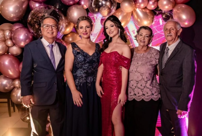 Natalino, Joana com a filha Cecília e os pais Cleusa e Pedro