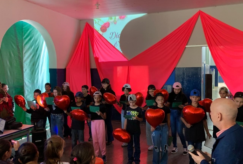 Dia das mães é comemorado em Timburi na escola Gilda Zanforlin dos Reis Thosi Professora