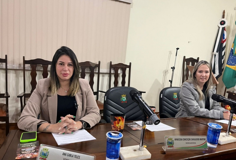 Vereadora Ana Carla Teles e vereadora Camila Bagnatori