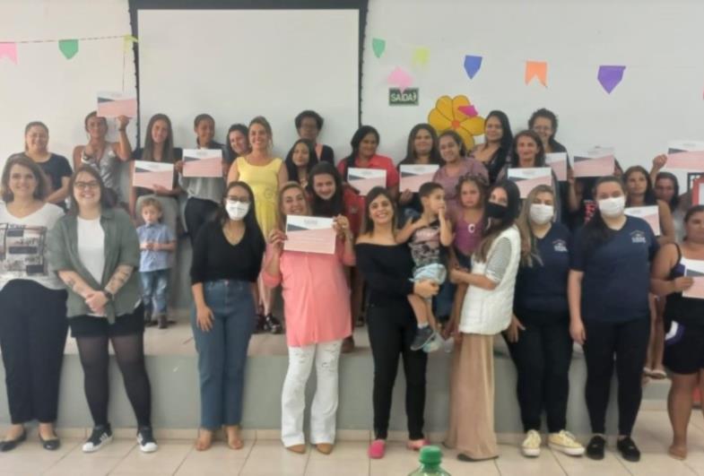 Participantes de curso sobre empreendedorismo feminino recebem diploma em Avaré