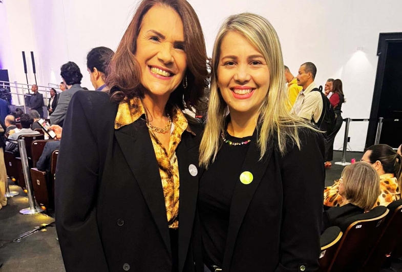Deputada Valéria Bolsonaro (PL) com a primeira-dama Érika