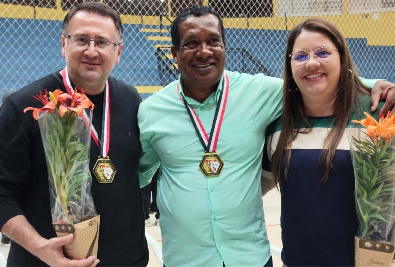 Prefeito Roberto Araujo, secretário de  Esportes Bagaceira e vereadora Ana Paula