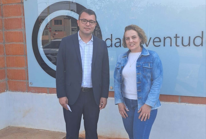Secretário de gabinete da Prefeitura de Fartura, Victor  Salles e coordenadora de Boituva Carla Camargo