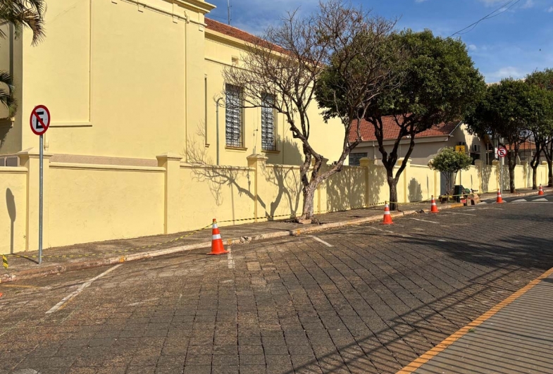 As vagas são ao lado do Centro de Saúde e ao lado  da Escola Estadual Coronel Marcos Ribeiro