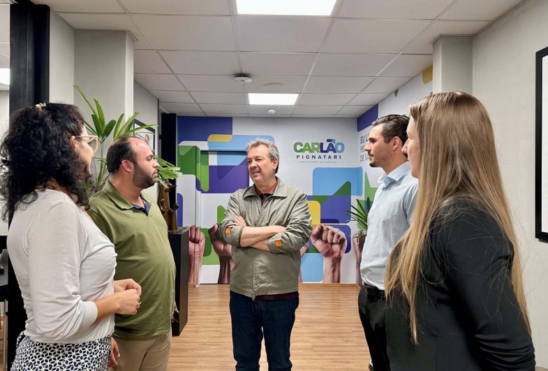 Chefe de Gabinete do deputado Carlão Pignatari, assessor  parlamentar Carlinhos do Povo, assessor parlamentar do  deputado Carlão Pignatari, vereador Carlos Rodolfo  e presidente da Câmara Regina Berg