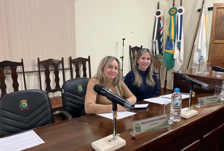 Vereadora Conceição e vereadora Camila Bagnatori