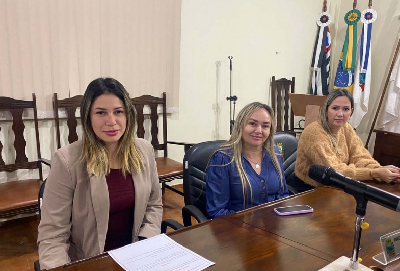 Vereadora Ana Carla Teles, vereadora  Conceição e vereadora Camila Bagnatori
