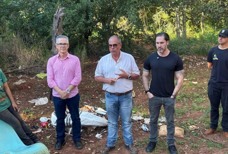 Isnar, prefeito Marcão do Haras e Rodolfo durante a visita no Aterro Sanitário Municipal de Fartura