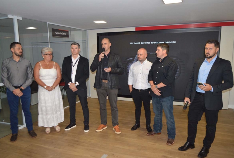 Flávio, supervisor de pós-vendas, Marcia Marinho, gerente de pós-vendas SP, Robson Mendes, gerente de vendas Thai Toyota Avaré, Ricardo Souza, gerente geral Thai Toyota SP,  Edson Henrique, Djalma Net