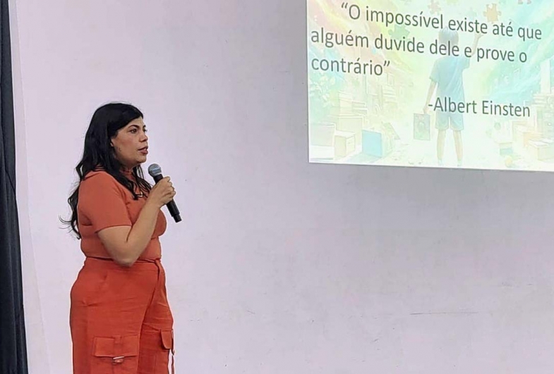 Palestra sobre o conhecimento e a compreensão de alunos com TEA acontece em Timburi