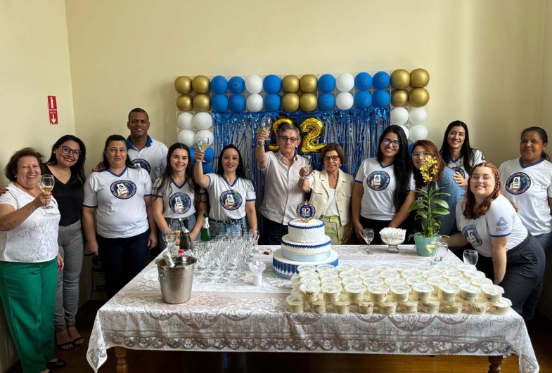Equipe da Acia: Judite, Josiane, Valdinéia, Nozito, Maria Eduarda, Érica, presidente Cassio Jamil, sua esposa Angela, Janaina, Aline, Andressa, Ana Júlia e Joana