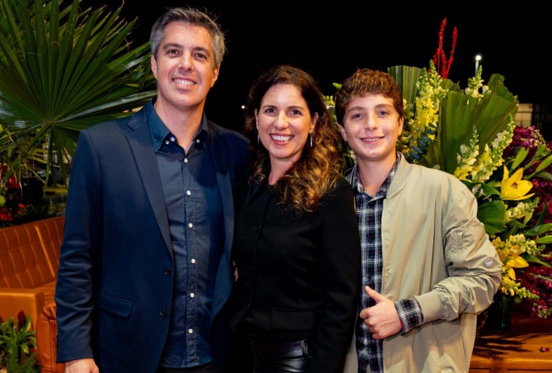 Sócio Leslei Fernandes, sua esposa Fabiana e o filho Augusto