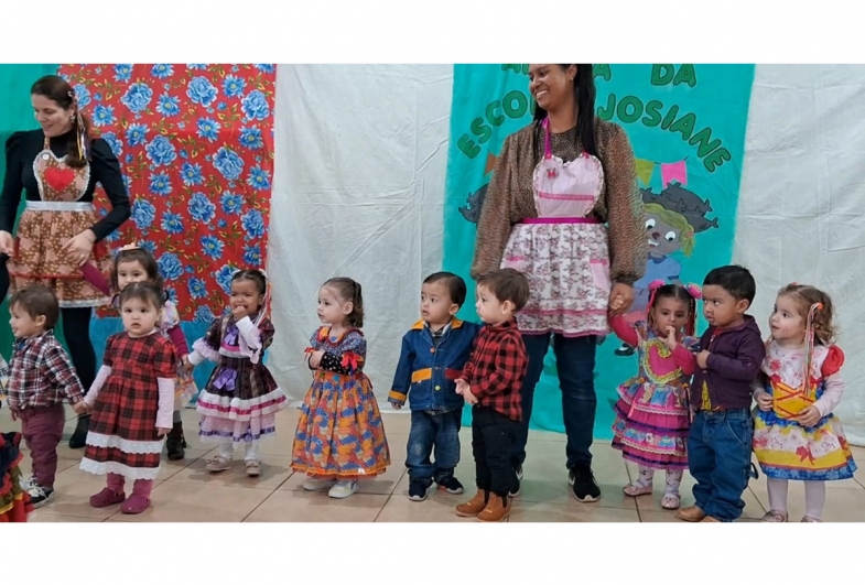 A Festa Junina envolveu alunos, equipe escolar e famílias em uma tarde de confraternização
