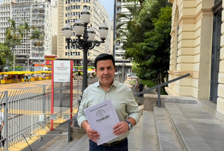 Prefeito Cristiano Amorim busca recursos para fortalecer a educação de Timburi