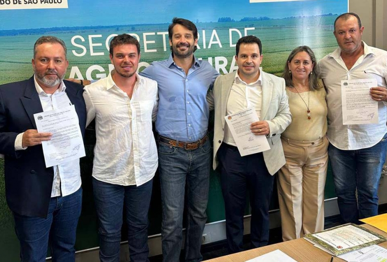 Prefeitura de Coronel Macedo busca recursos para agricultura em reunião com secretário estadual