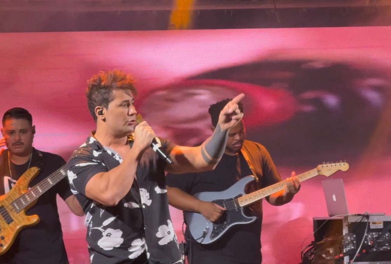 A dupla levou alegria para o público  com suas músicas de sucessos