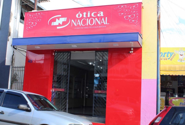 Ótica Nacional celebra 30 anos de atividades em Fartura com nova fachada e muitas novidades