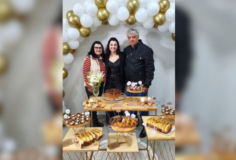 Dra. Letícia Mazza com os pais Néia e Carlos Mazza