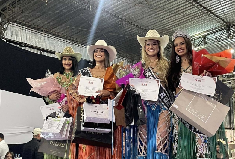 2ª princesa Sheila, 1ª princesa Lauren, garota rodeio Camily e a rainha da ExpoTaguaí, Bianca