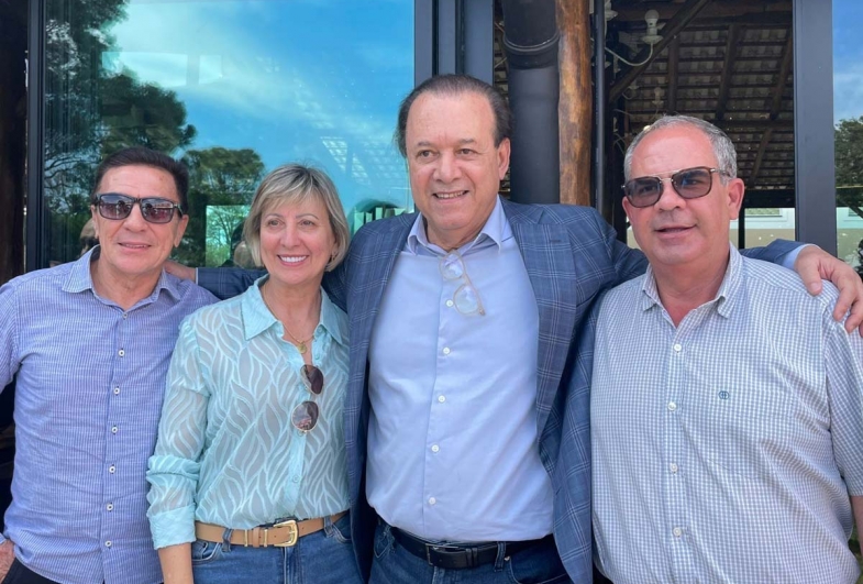 Jose da Costa, vice-prefeita de Fartura Célia, secretário de  Estado da Saúde, Dr. Eleuses Paiva, e prefeito Marcão do Haras