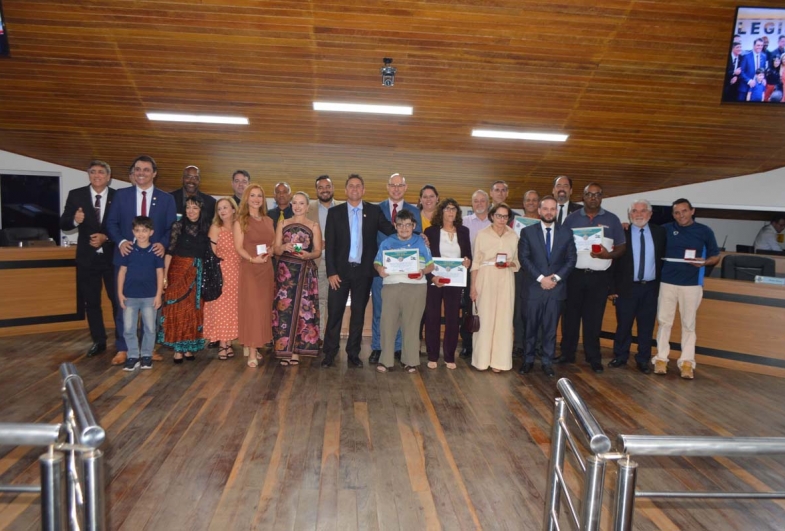 Homenageados com seus padrinhos vereadores